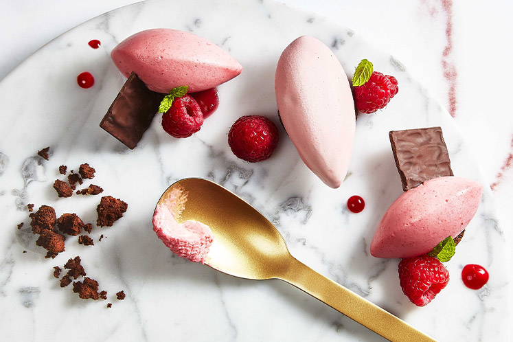 Ruby Chocolademousse & Cacao Crumble