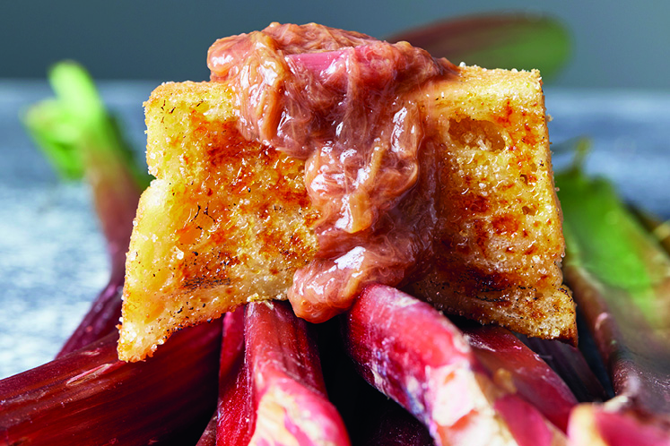 Broodpudding met gekonfijte rabarber