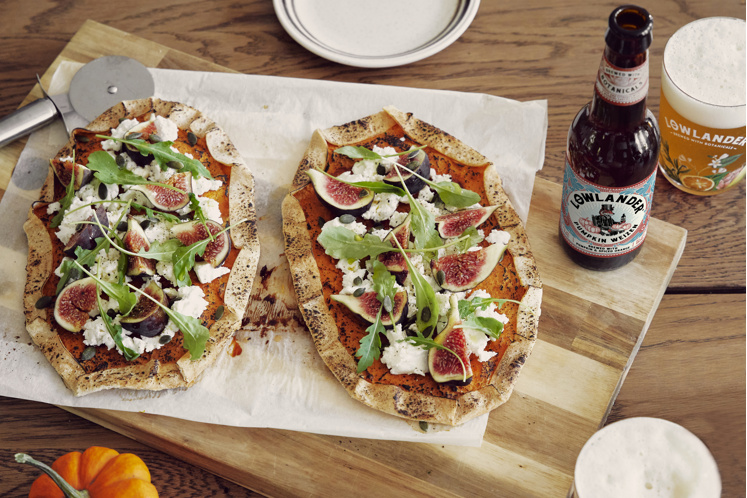 Herfstige flammkuchen met pompoen, verse vijgen en zilte feta