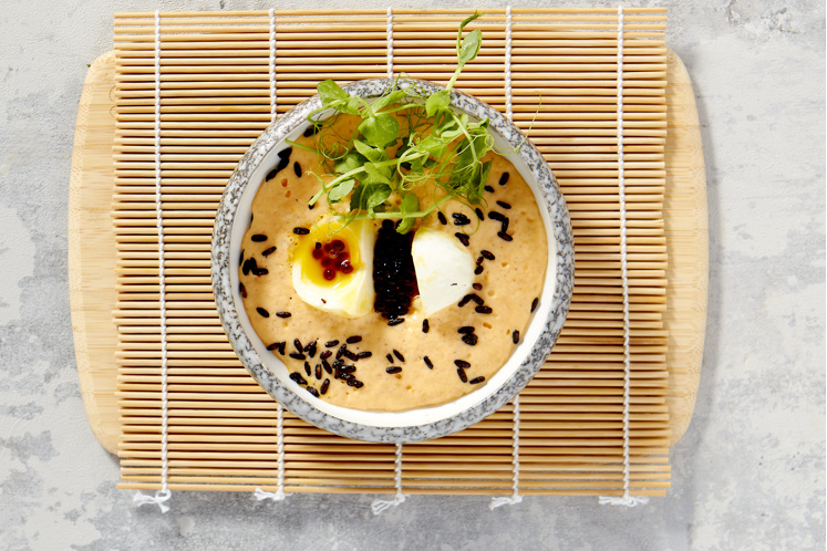 Luchtige miso, aardappel en ei