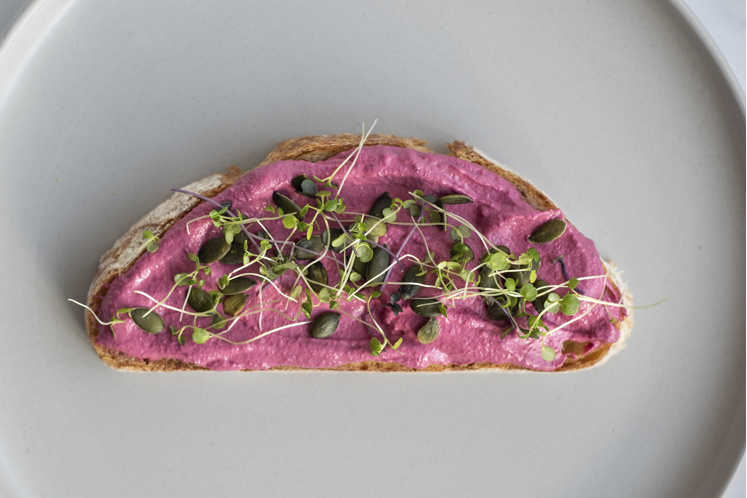 Rode biet en tahinspread