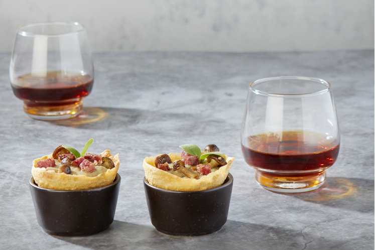 Tapa met pastei, aardappel, paddenstoelen & wildzwijn