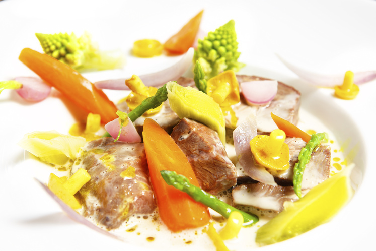 Fricassee van kalfswang met lentegroenten