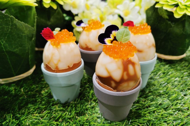 Mariniertes Ei mit Forellenkaviar