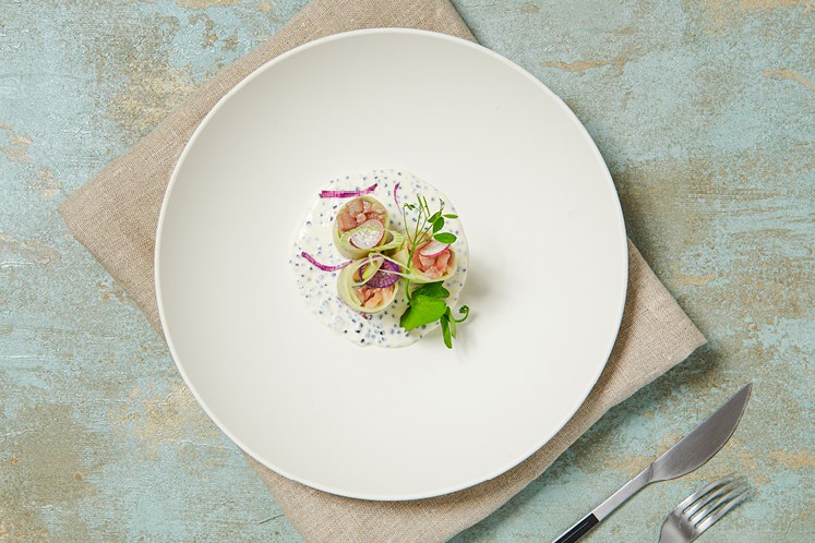 Haring met komkommer en haringkaviaar