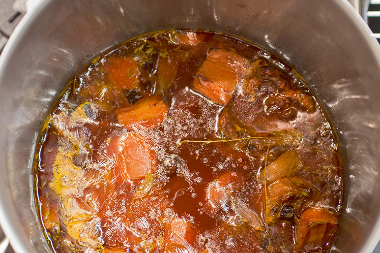 Ossenstaartbouillon uit de hogedrukpan