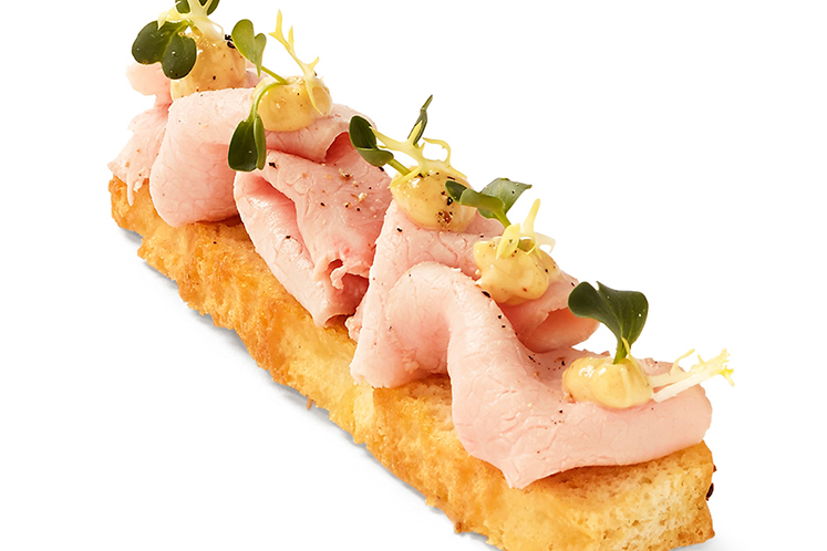 Knusprige Focaccia mit Kalbsmaus und Mayonnaise aus Ras el Hanout