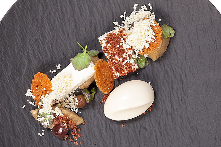 De Witte van Rotselaer met aubergine, zwarte olijf en authentiek kruidenijs