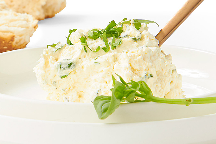 Luchtige geitenkaas crème met verse kruiden