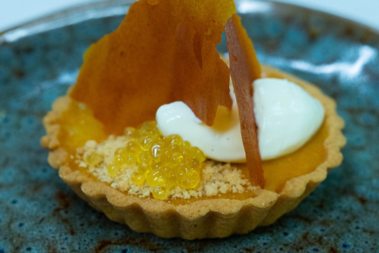 Duindoorn tartelette met hangop en sinaasappel