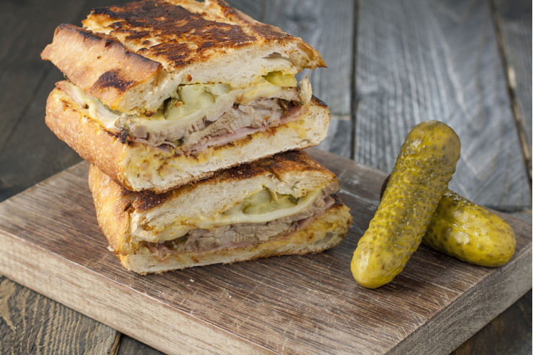 B'rustiekbrood cubano pulled pork & emmentaler