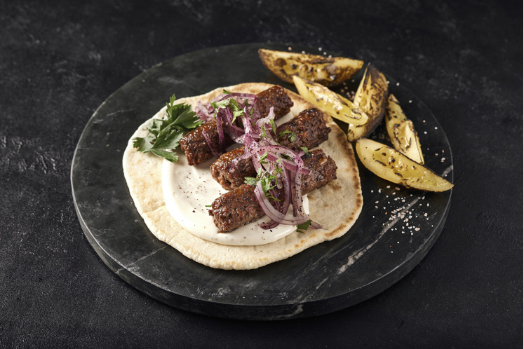 Redefine Meat kebab flatbread met tahin-yoghurtsaus