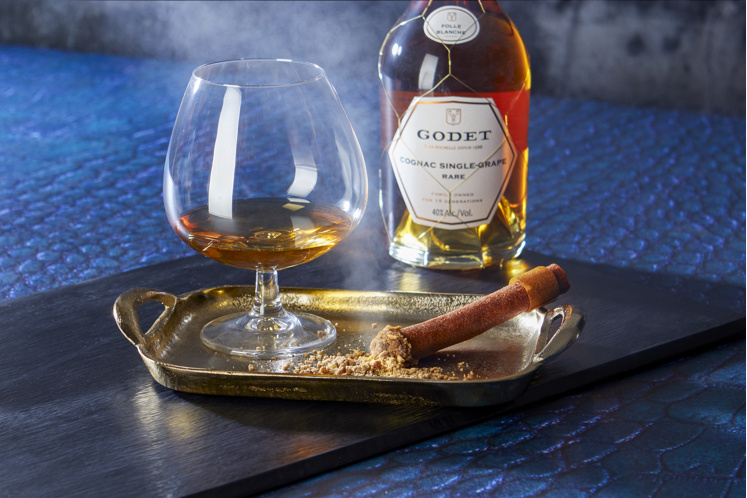 Sigaar van piment gevuld met cèpes en rilette van eend