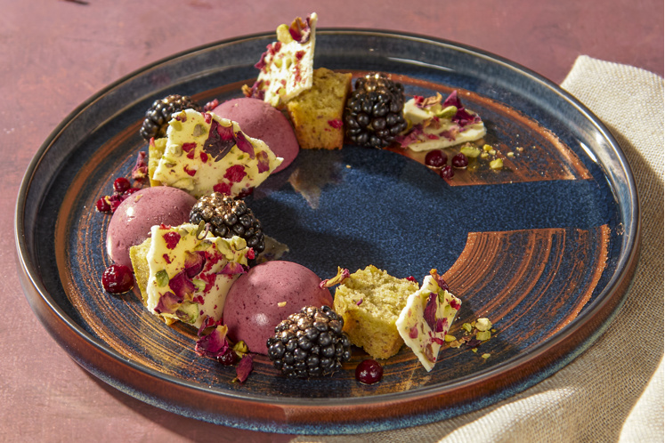 Braam, pistache, chai en roos