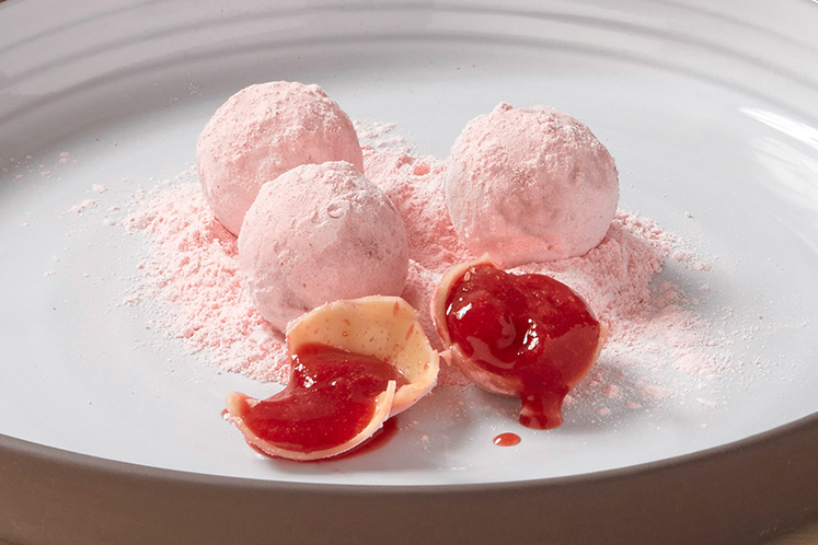 Vloeibare aardbeikogels