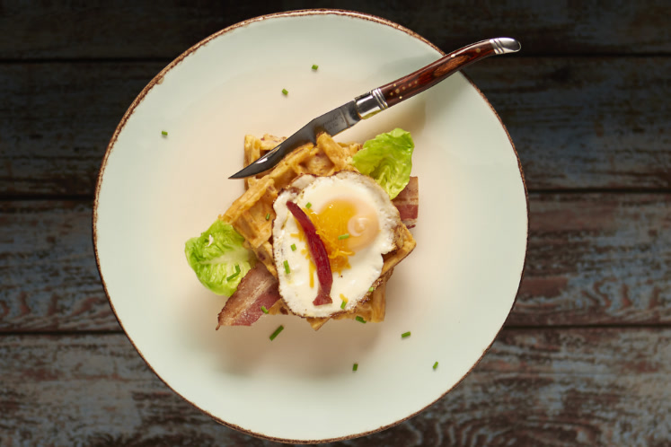 Wafel met bacon en cheddar