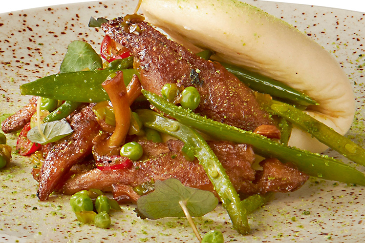 Bunbroodje met vegetarische kipstukjes