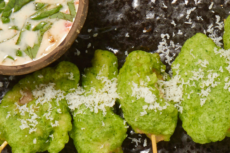 Kokos-spinaziesaté van kippendij met kokossoepje