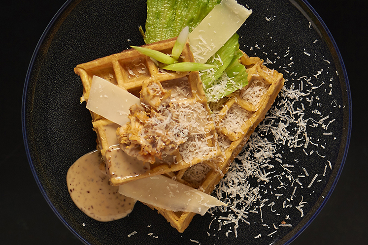 Wafel met kip en Parmezaanse kaas