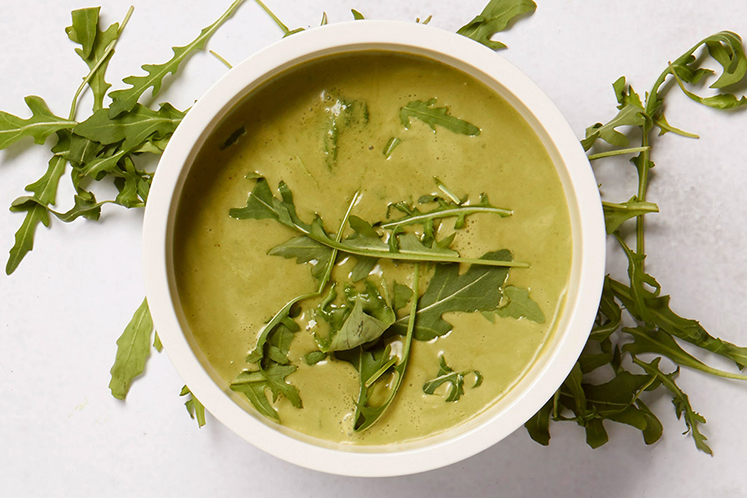 Oosterse soep met rucola en basilicum