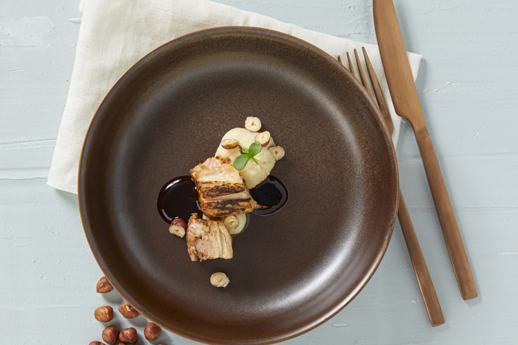 Buikspek met pastinaak en rode wijnjus