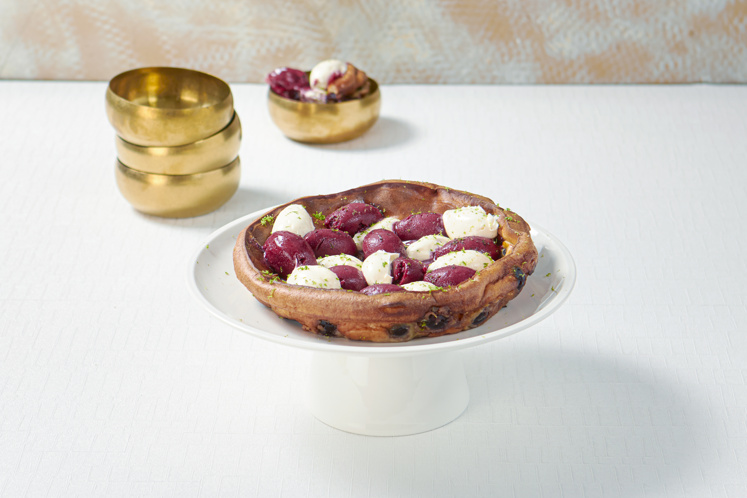 Clafoutis met amarena kersen en chocoladeroomijs