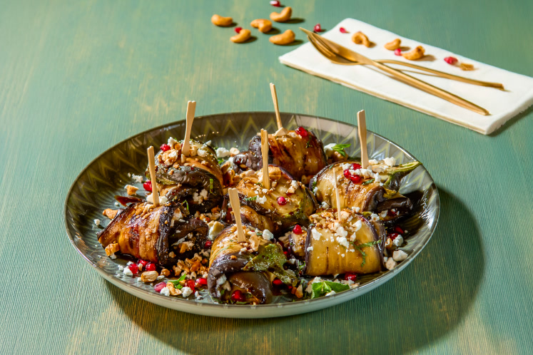 Auberginerolletjes gevuld met feta en granaatappel