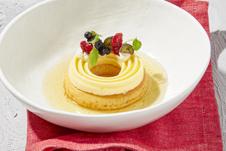 Baba met cremeux van ananas en rum