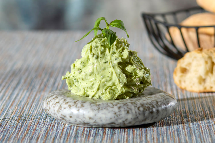 Buffelboter en basilicum