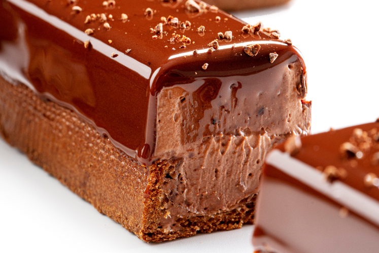 Tonka chocolate dessert by Yann Couvreur