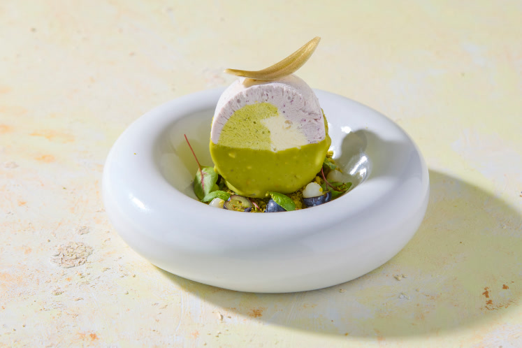 Cassata van pistache, vanille en blauwe bes