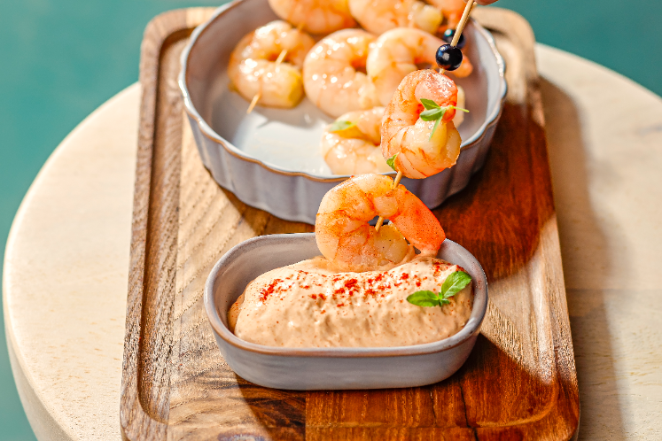 Cocktail-espuma met garnalenspiesjes