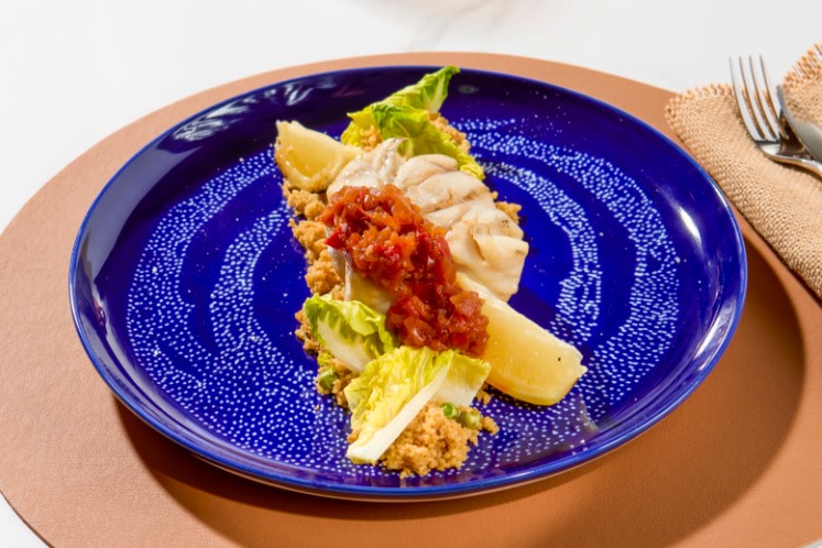 Couscoussalade met koolvis en relish