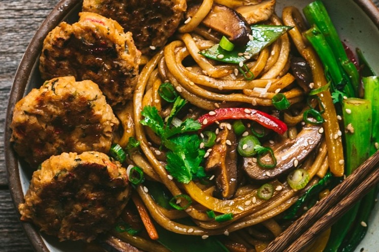 Crab Free cakes Lo Mein