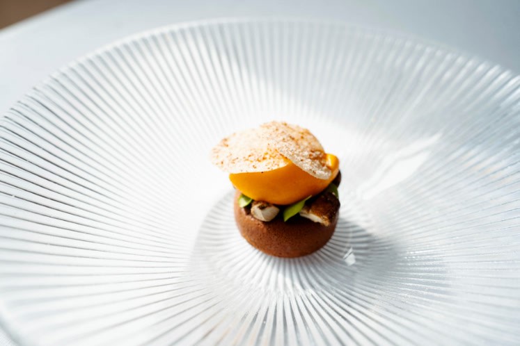 Duindoornbes uit Renesse, pure chocolade en Tomasu