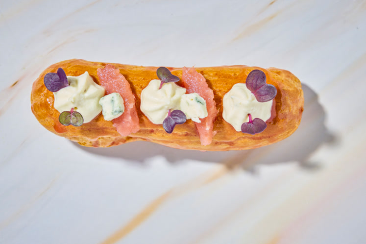 Eclair blauwe kaas, stoofpeer en port