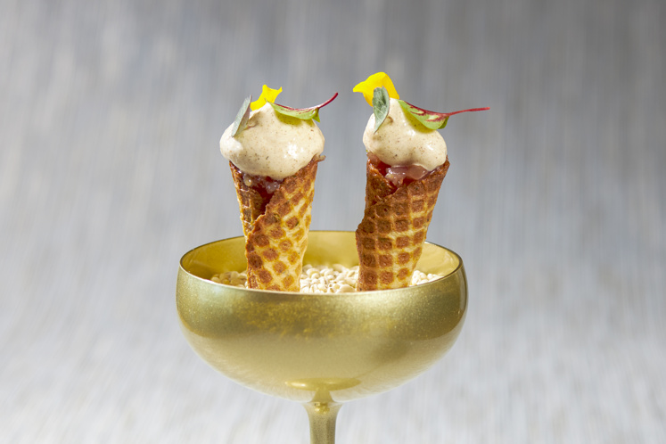 Hoorntje met tonijn en yuzu