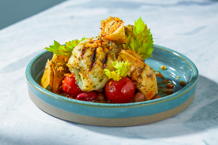 Gegrilde scharmedaillon met bonensalade en gegrilde artisjok