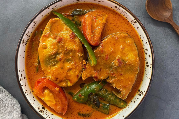 Gegrilde vis met gerookte curry