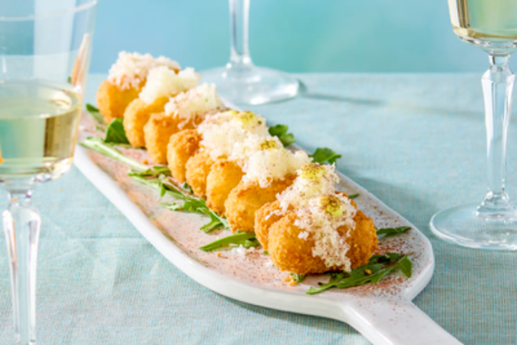 Croquetas au fromage de chèvre, roquette, sumac et fromage râpé — extra image