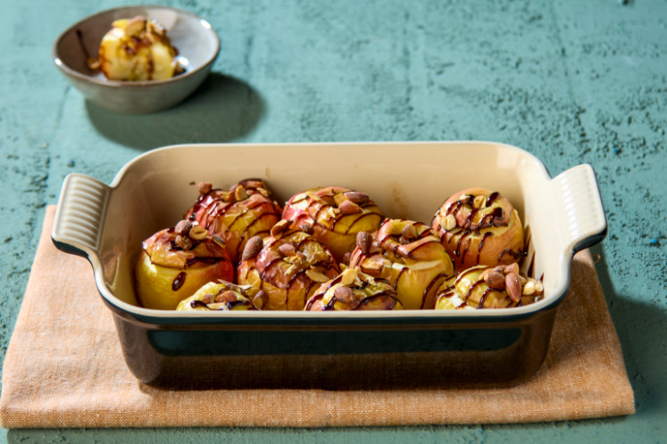 Gestoofde appel met crème van aardappel en topinamboer, zuurkool en Bowland kaas