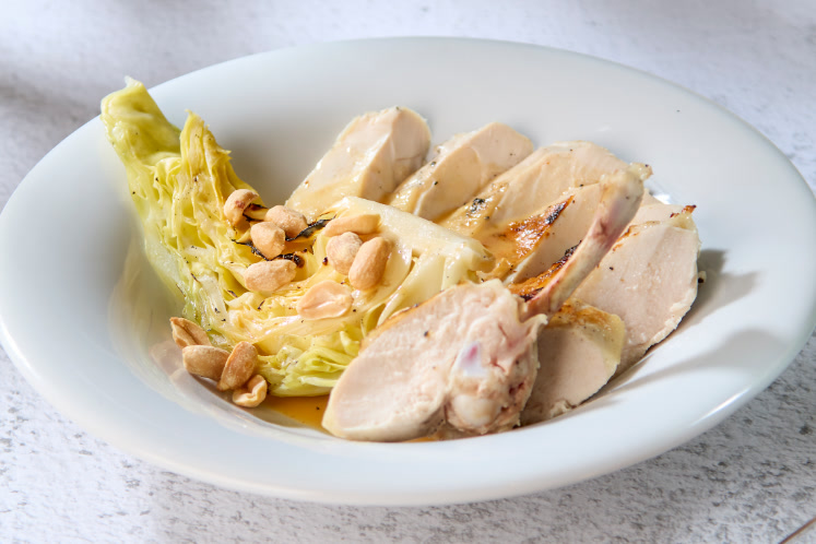 Gildehoen suprême van de barbecue met Thaise spitskool