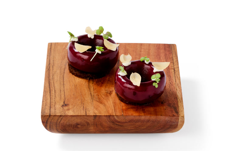 Bonbon van gorgonzola en bosbessen