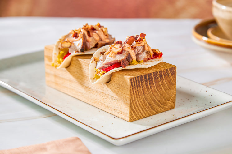 Taco met varkenskophaas, harissa en paprika