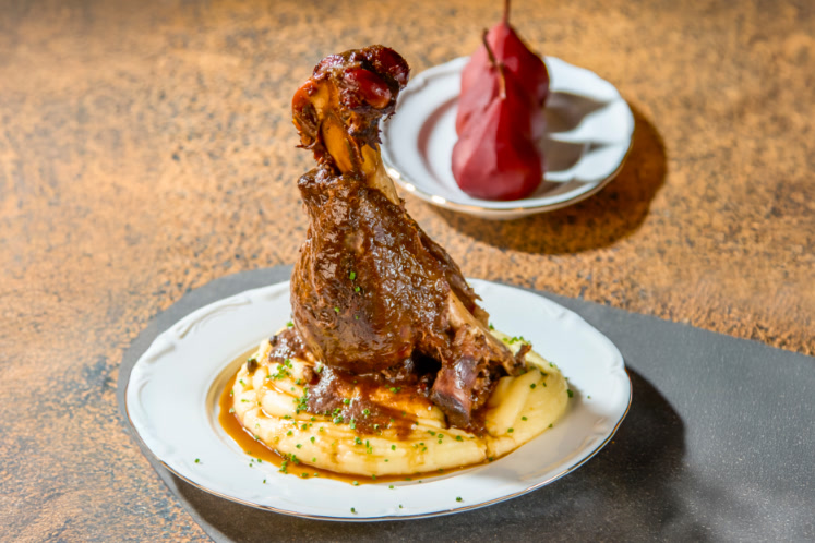 Hertenbout, jeneverbessen en stoofpeertjes