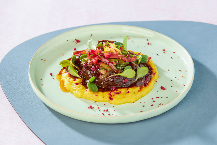 Hertenossobuco met romige polenta en tomatensalsa