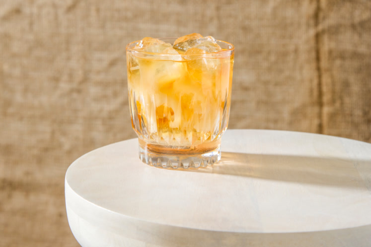 Oat Iced Tea Meets Peach Vanilla