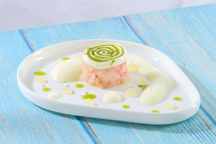 Panna cotta van asperge en miso met tartaar van gamba