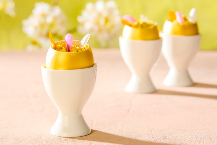 Pina colada eitje met crumble van mango en passievrucht