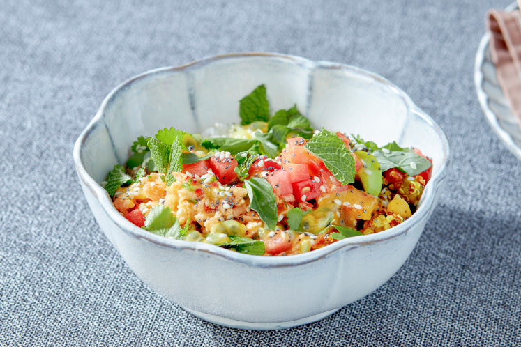Poke Bowl met Garden Gourmet Vuna, passievrucht, watermeloen en quinoa